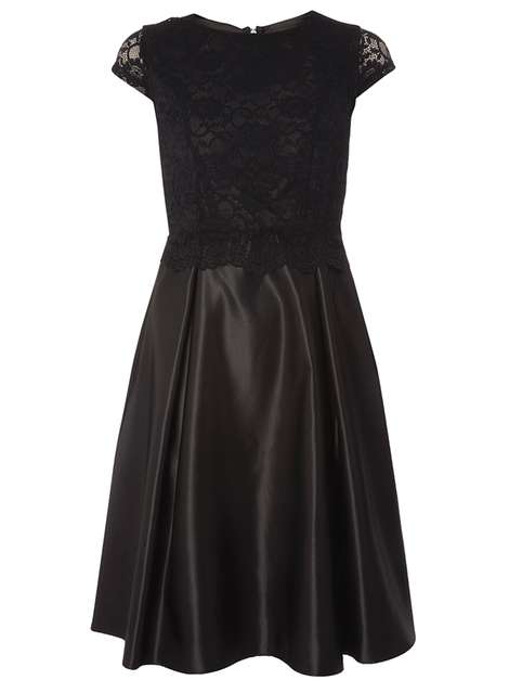**Luxe Black Lace Prom Dress
